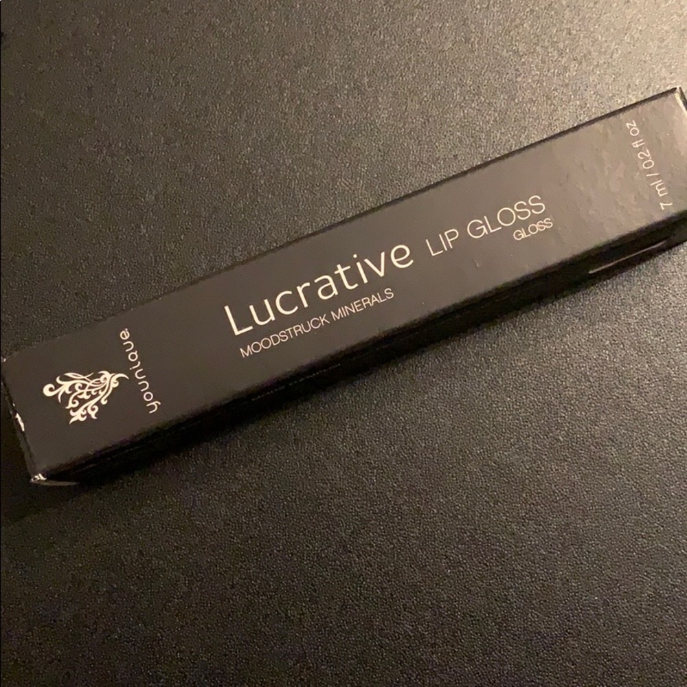 Younique lucrative lip gloss